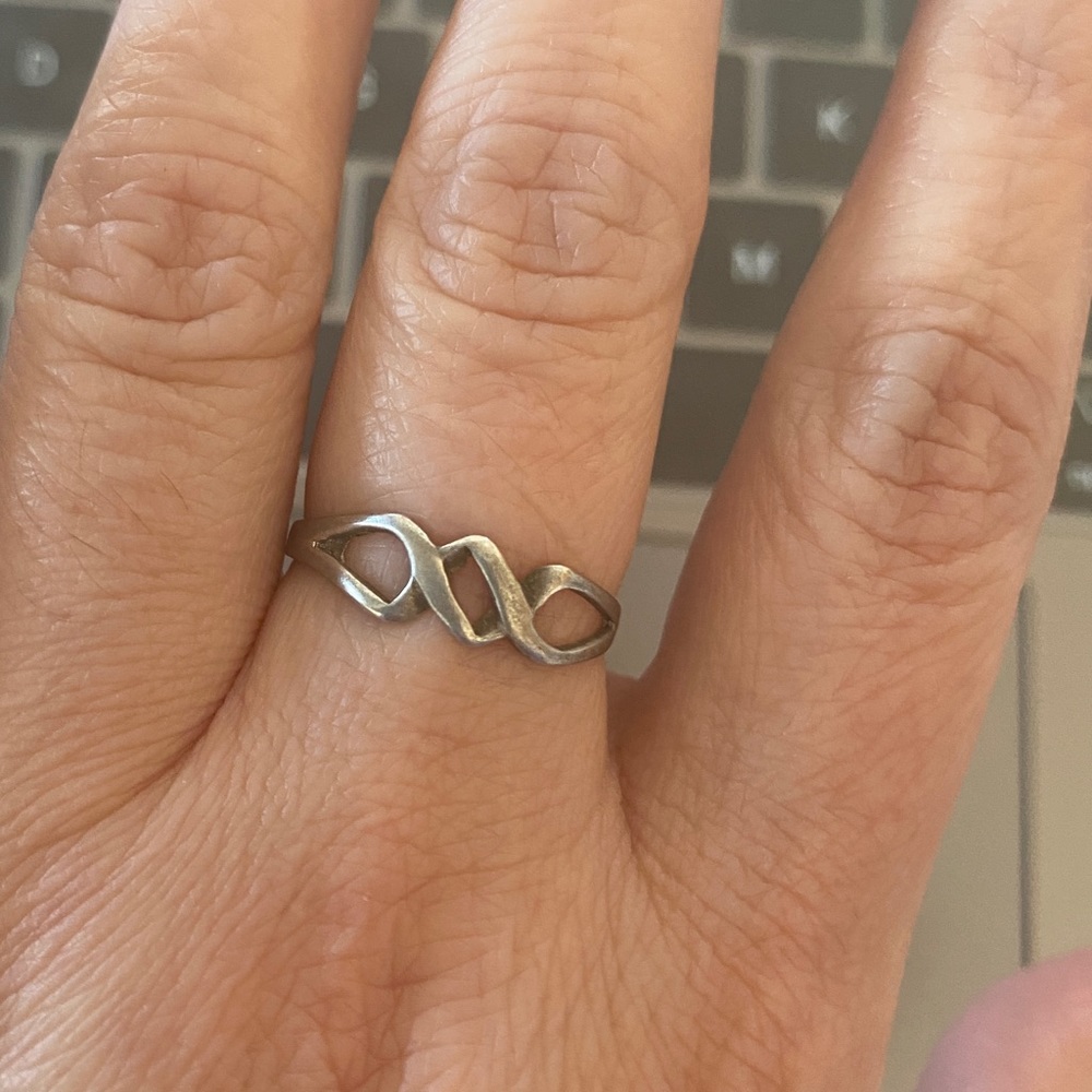 Size 8 sterling silver ring